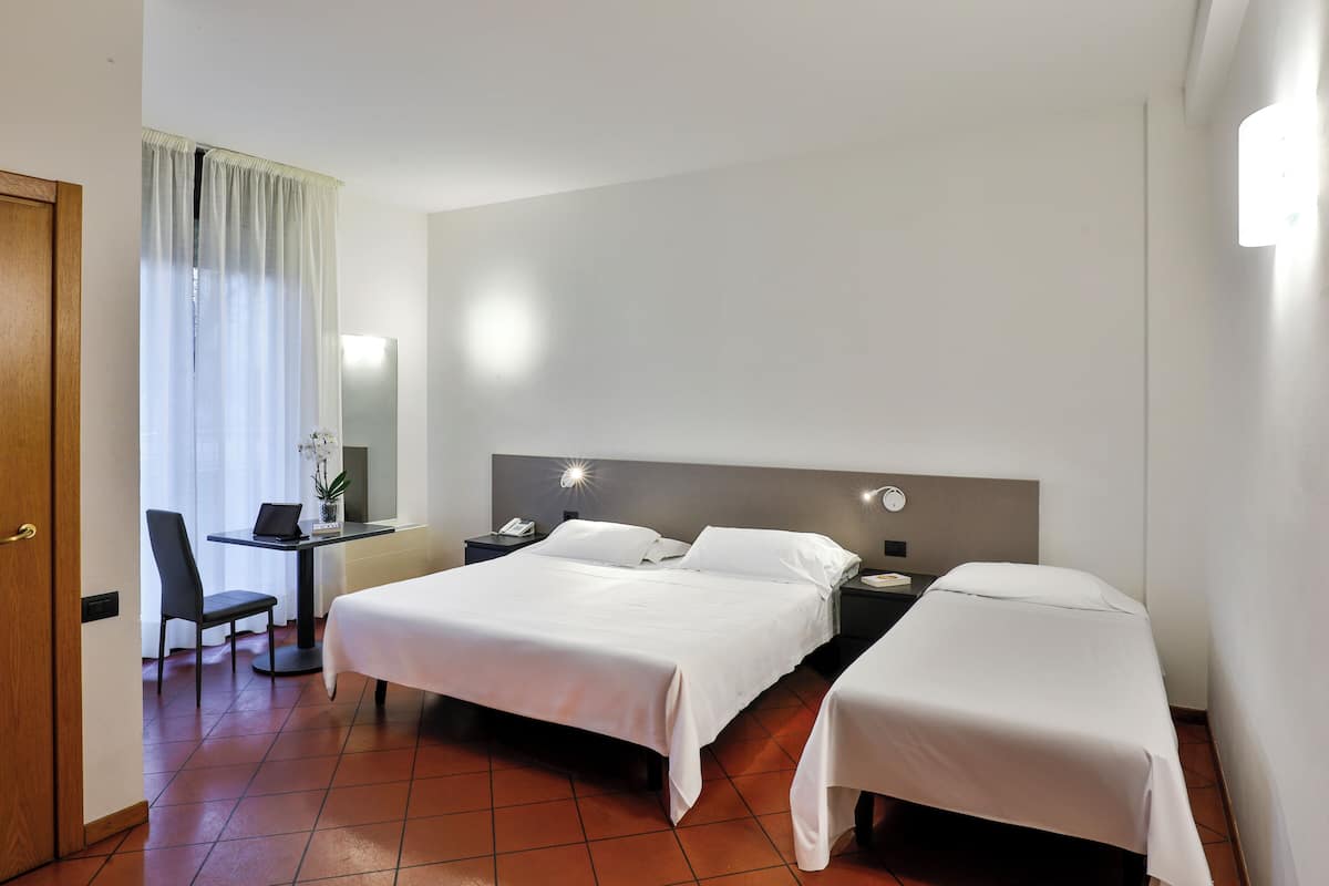 Minibar, desk, free WiFi, bed sheets