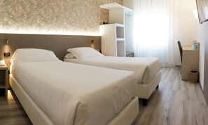 Doppia Classic 2 letti singoli | Minibar, bureau, Wi-Fi gratuit, draps fournis