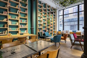 Desayuno buffet diario (EUR 17 por persona)