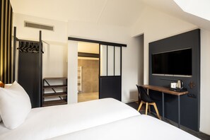 Dúplex familiar, mezzanine | Caja de seguridad en la habitación, escritorio y insonorización