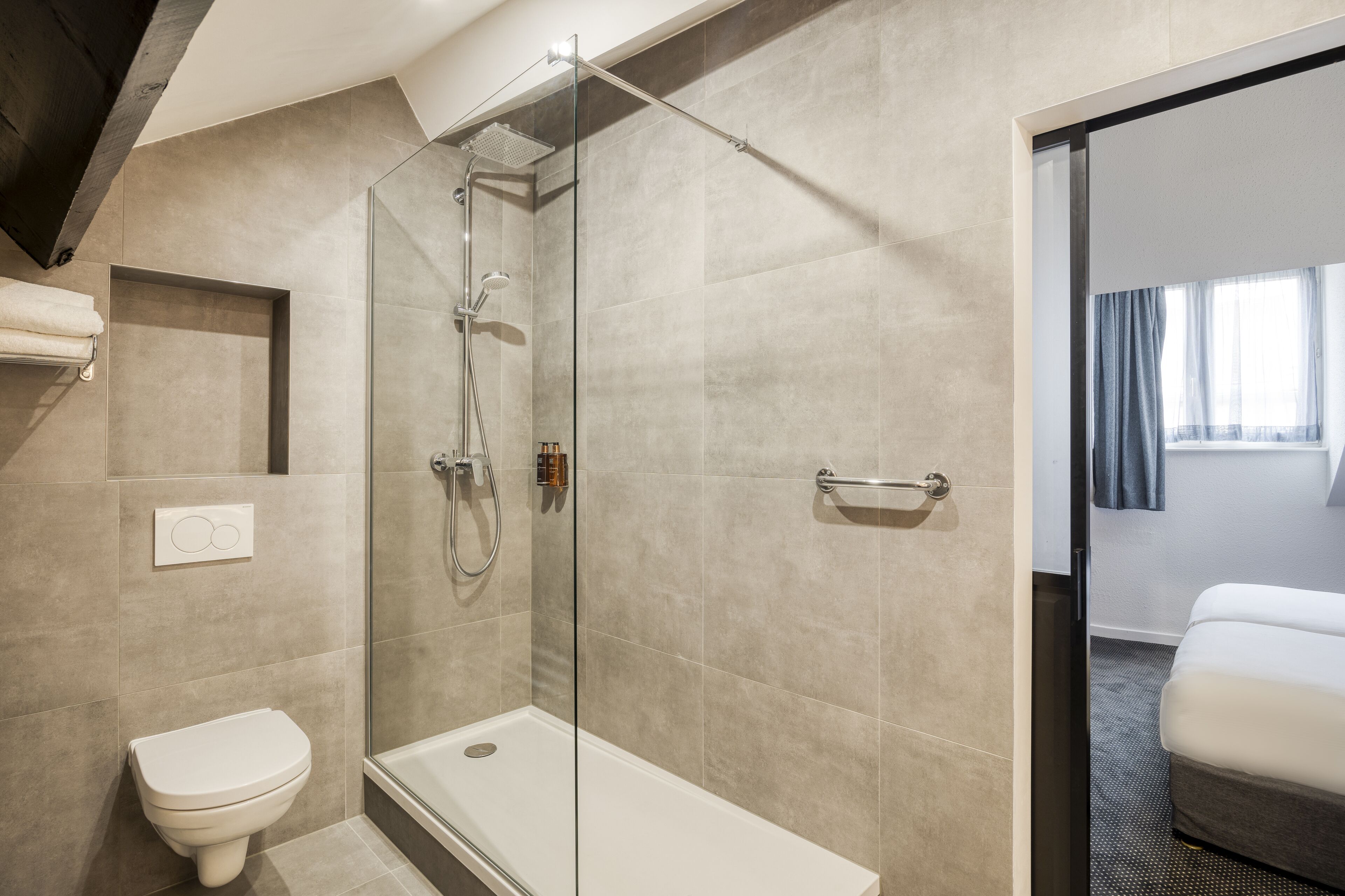 family duplex, mezzanine | bathroom | shower, eco-friendly toiletries, hair dryer, bathrobes