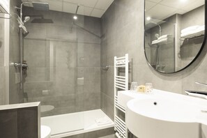 In-room safe, desk, soundproofing, iron/ironing board - Aris Grand-Place Hotel (Brussels)