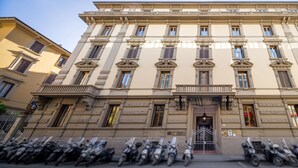 A large, classical building with a symmetrical facade, multiple windows, and a central entrance. - Lilium Hotel (Florence)