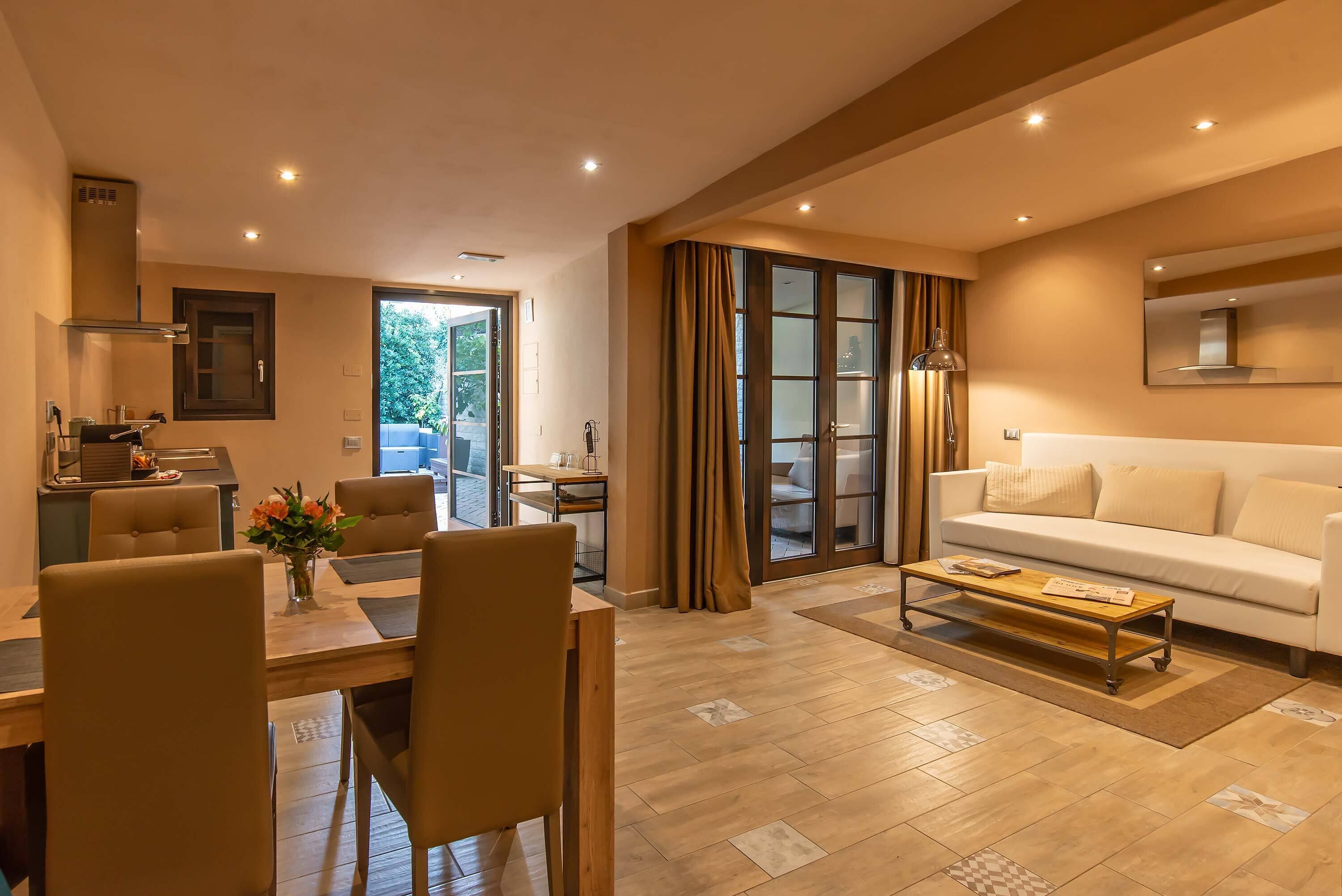 deluxe studio, 1 double bed | living area | flat-screen tv