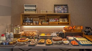 A buffet with various food items and a sign indicating it's a restaurant. - Hotel Orcagna (Florence)