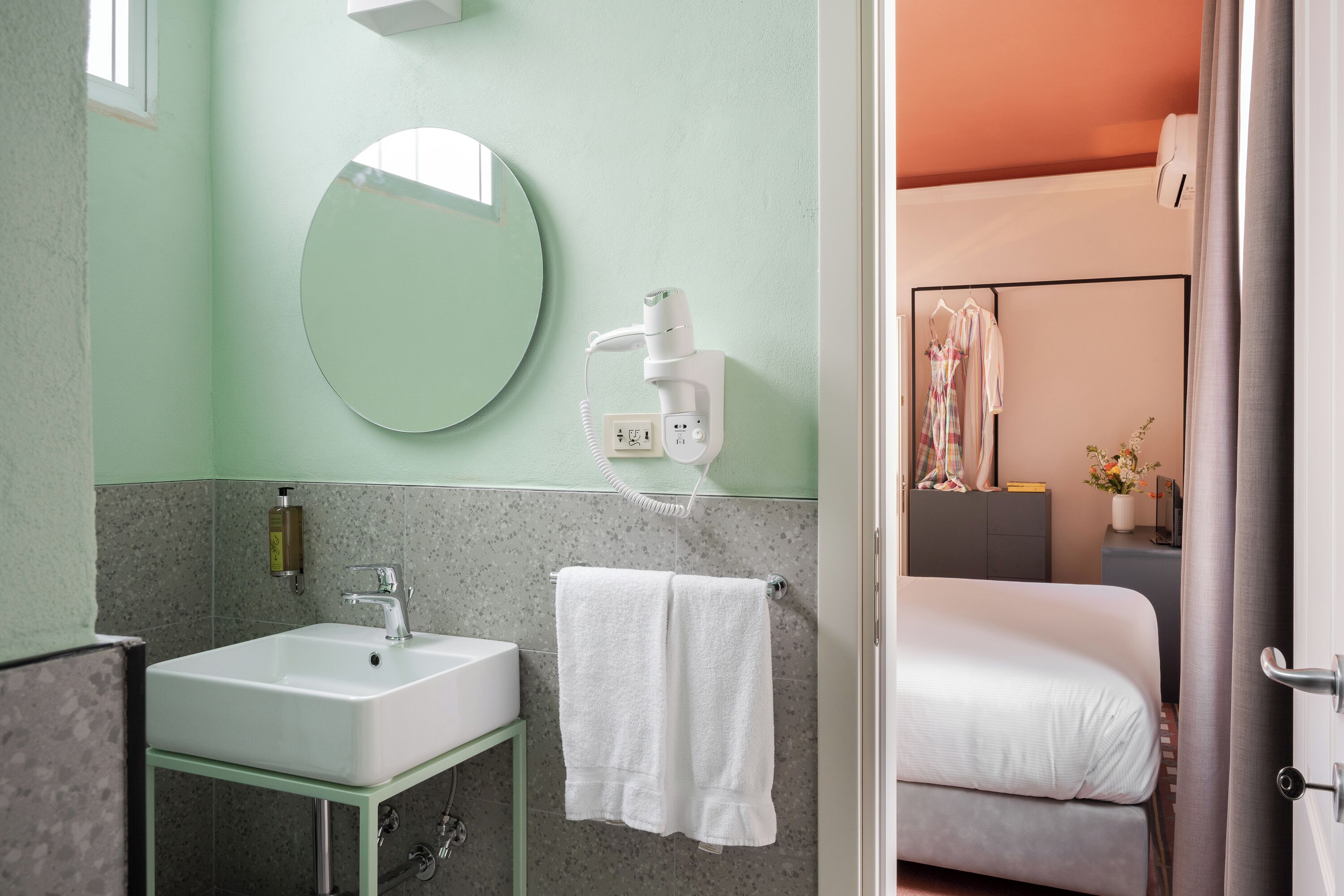 economy double room | minibar, in-room safe, blackout curtains, free cots/infant beds