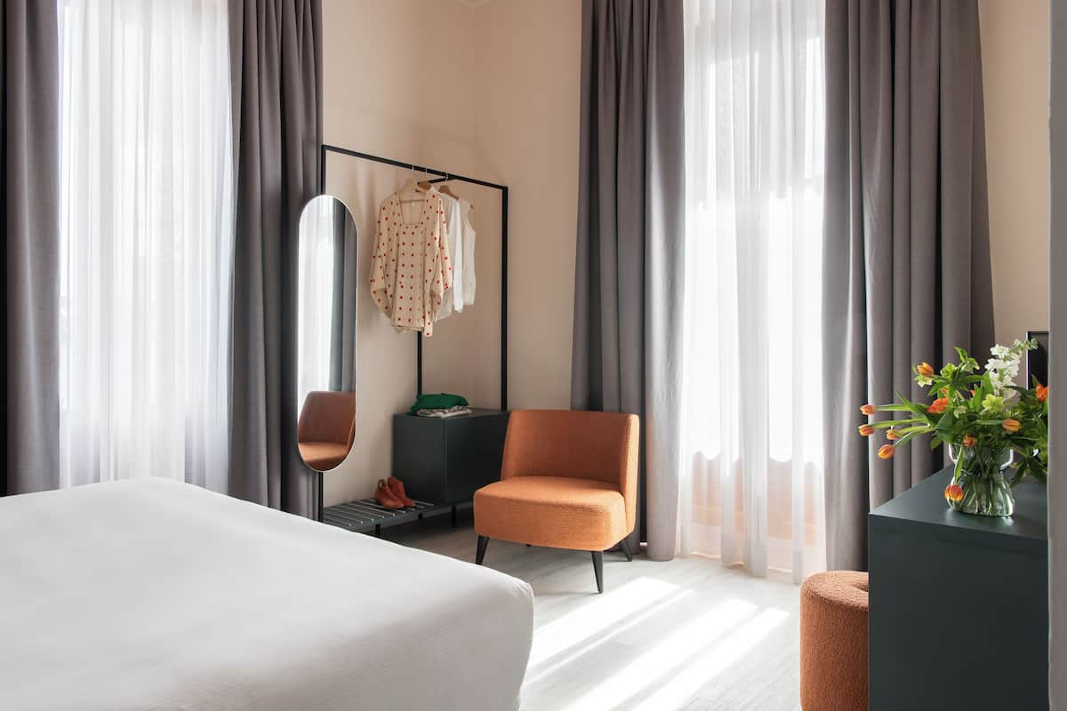 Standard Quadruple Room | Minibar, in-room safe, blackout drapes, free cribs/infant beds