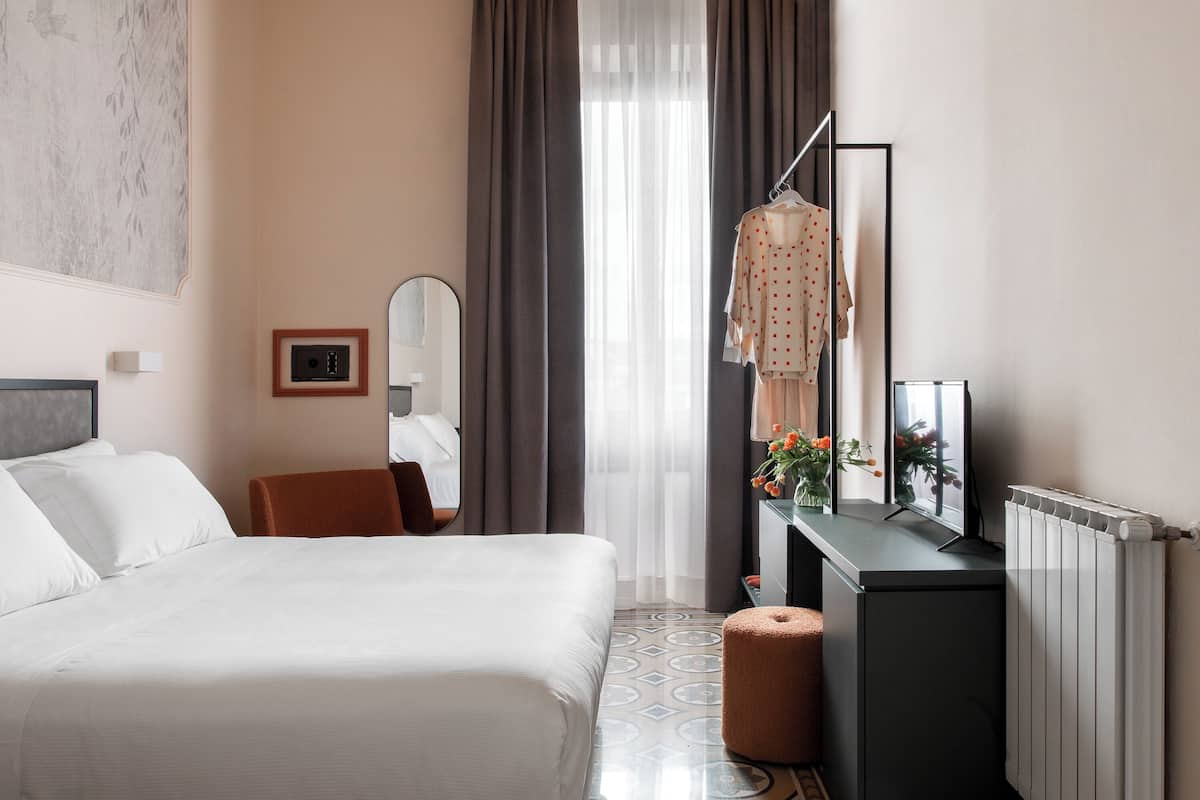 Standard Triple Room | Minibar, in-room safe, blackout drapes, free cribs/infant beds