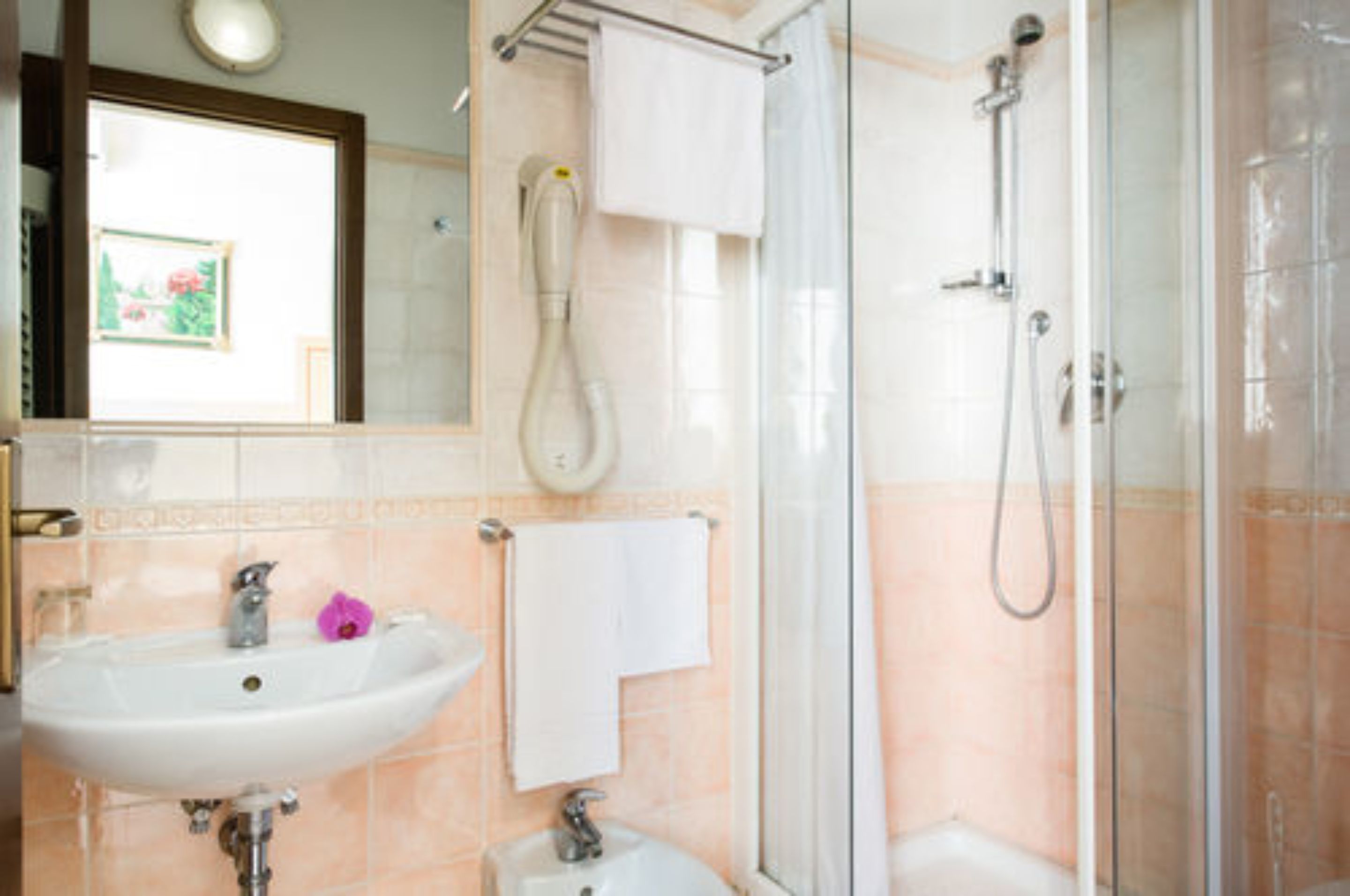 standard quadruple room | bathroom | shower, hair dryer, bidet, towels