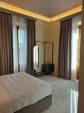 Chambre quadruple Standard | Minibar, coffre-fort, rideaux d’obscurcissement, lit de bébé (gratuit)