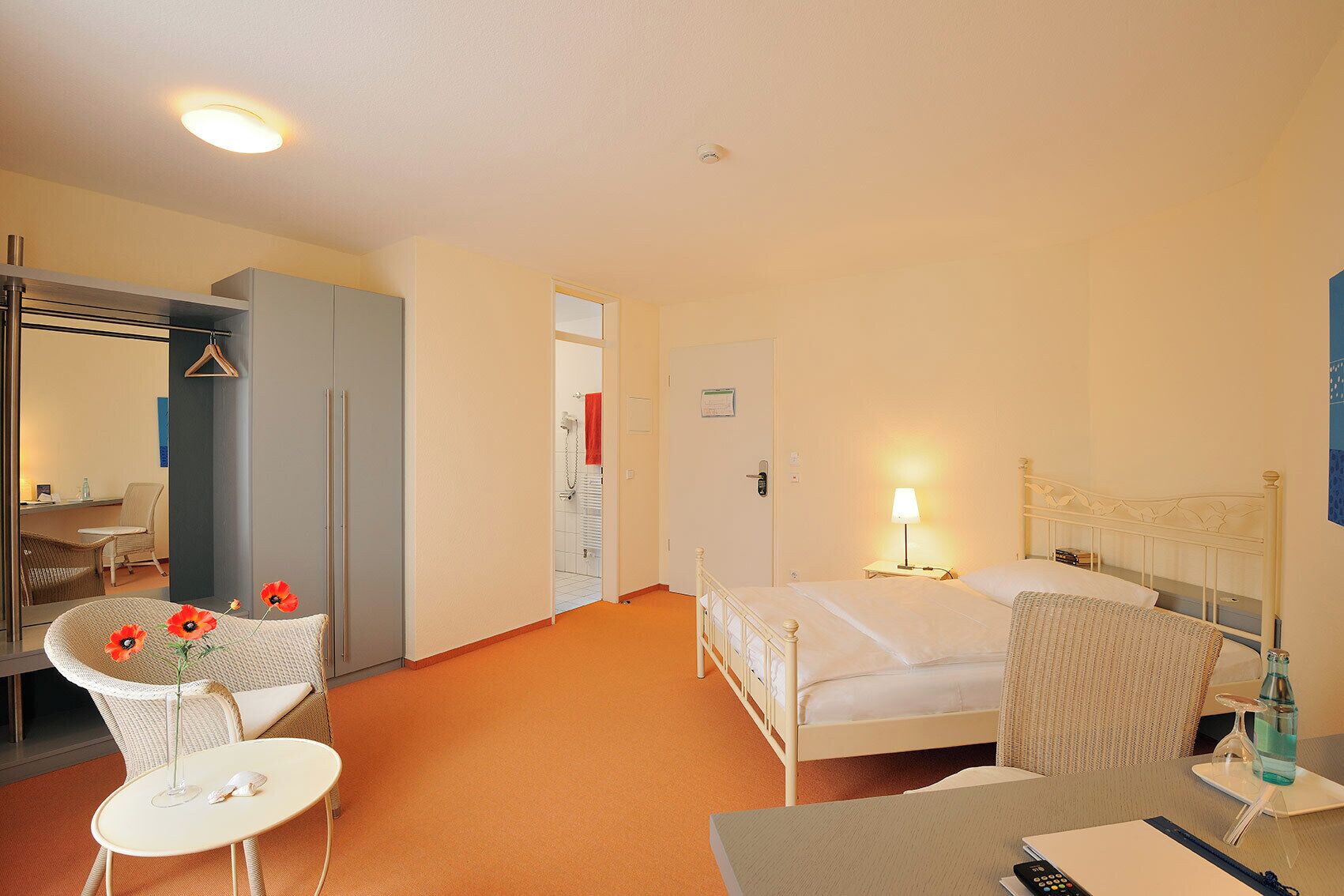 single room | hypo-allergenic bedding, in-room safe, desk, iron/ironing board