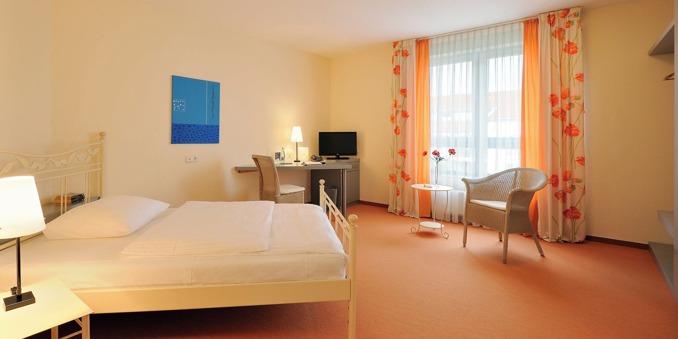 single room | hypo-allergenic bedding, in-room safe, desk, iron/ironing board