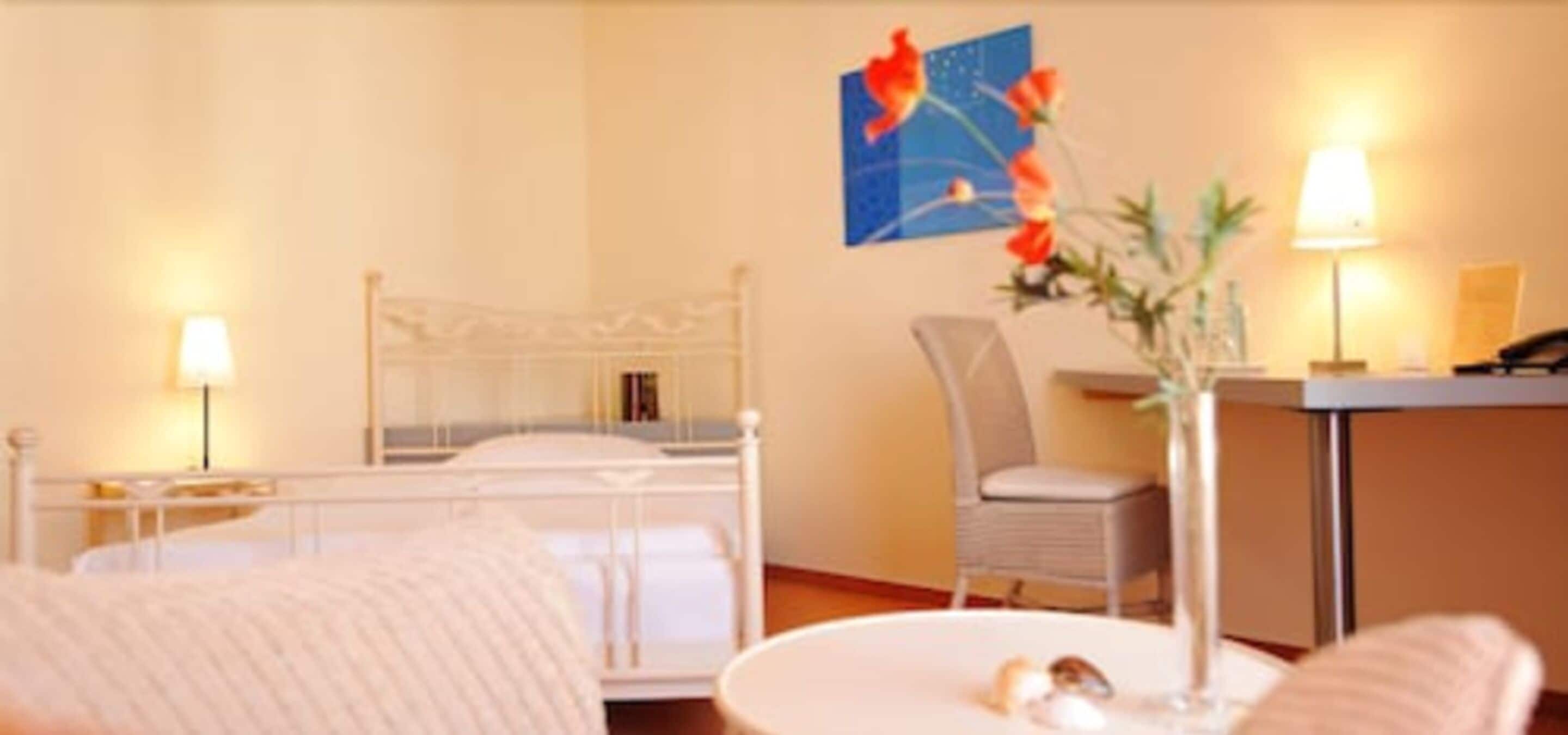 single room | hypo-allergenic bedding, in-room safe, desk, iron/ironing board