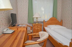 Single Room | Select Comfort beds, in-room safe, desk, iron/ironing board