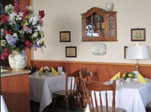 Petit déjeuner buffet (14 EUR par personne)