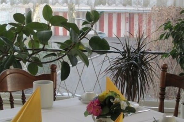 Desayuno buffet diario (EUR 14 por persona)