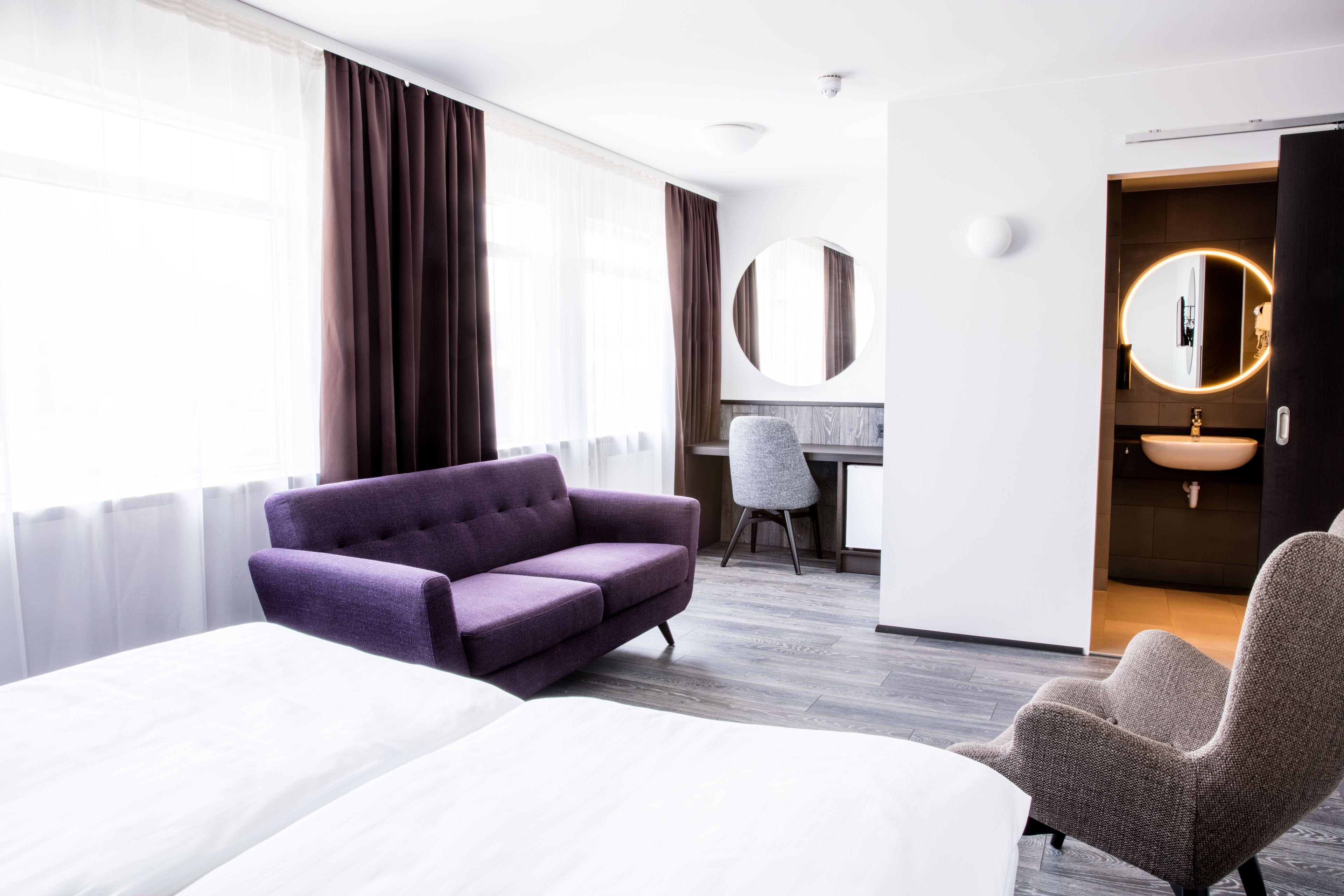 deluxe double or twin room | 1 bedroom, in-room safe, desk, laptop workspace