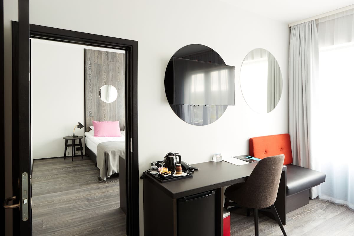 Chambre Familiale, chambres communicantes (Deluxe) | Coffres-forts dans les chambres, bureau