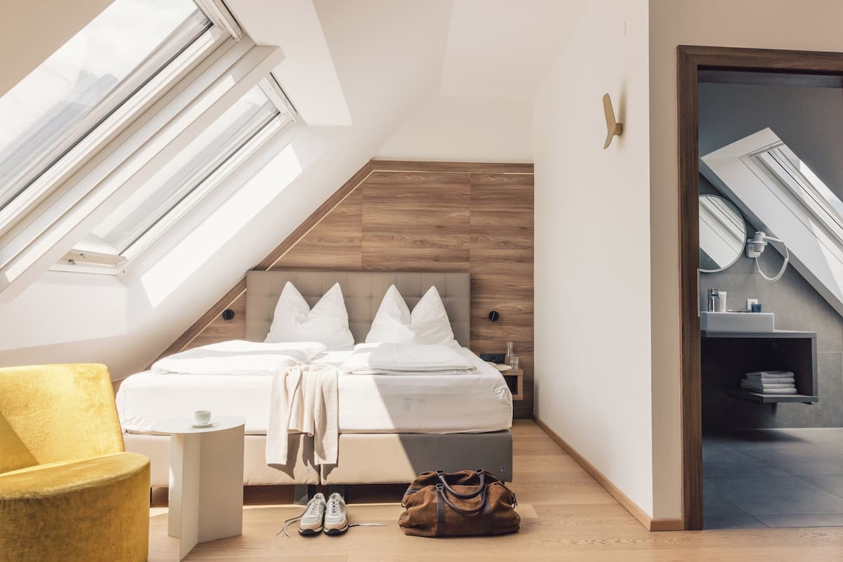 1 bedroom, in-room safe, desk, blackout curtains