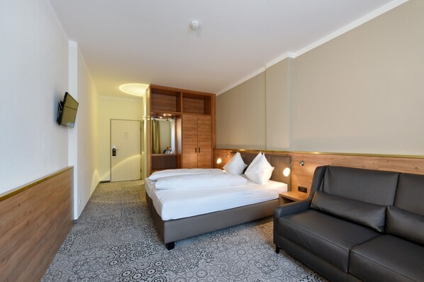 1 bedroom, in-room safe, desk, blackout curtains