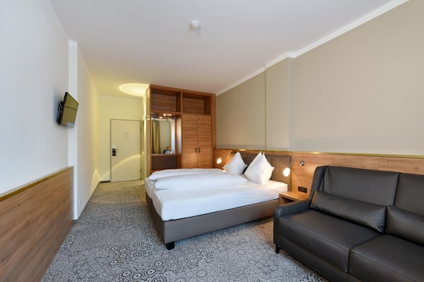 1 bedroom, in-room safe, desk, blackout curtains