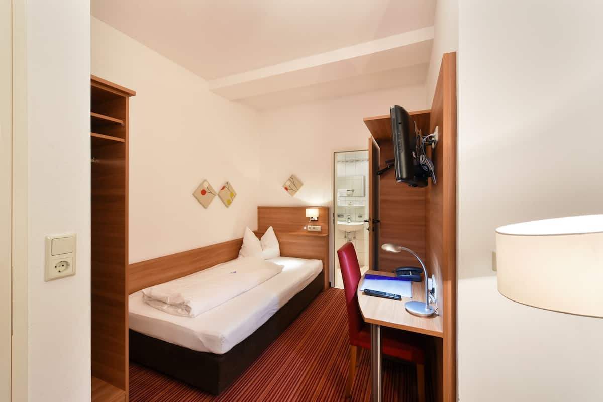 1 bedroom, in-room safe, desk, blackout curtains