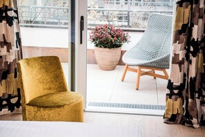 Panoramic Double Room | Living area | 0-cm TV with cable channels - Boutique Hotel Zach (Innsbruck)