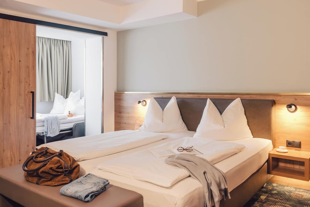 1 bedroom, in-room safe, desk, blackout curtains