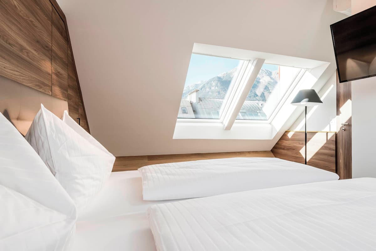 1 bedroom, in-room safe, desk, blackout curtains