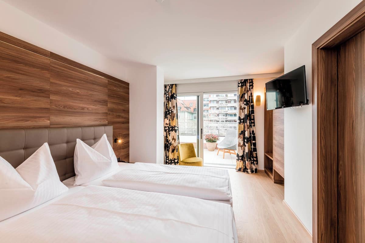 1 bedroom, in-room safe, desk, blackout curtains