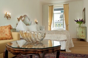 1 bedroom, in-room safe, desk, free WiFi