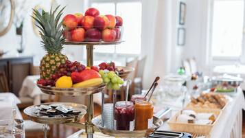 Daily buffet breakfast (EUR 18.90 per person)