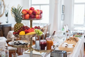 Daily buffet breakfast (EUR 18.90 per person)