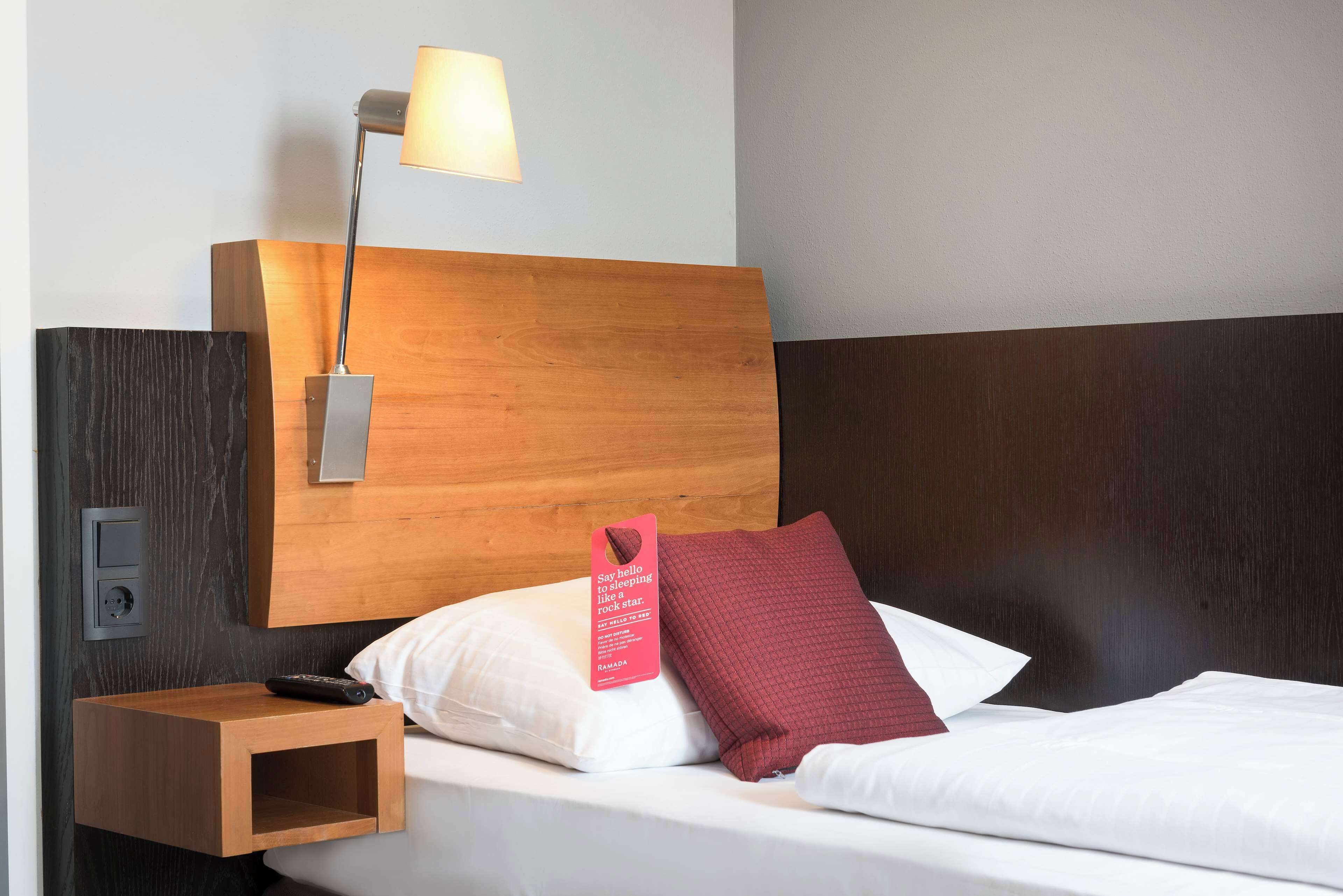 standard room, 1 single bed | hypo-allergenic bedding, desk, blackout curtains, soundproofing