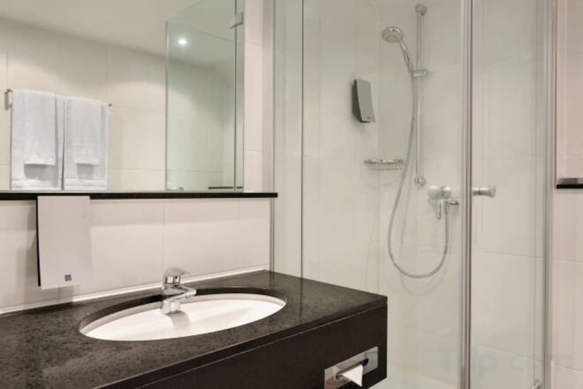 Bathroom | Free toiletries, hair dryer, towels
