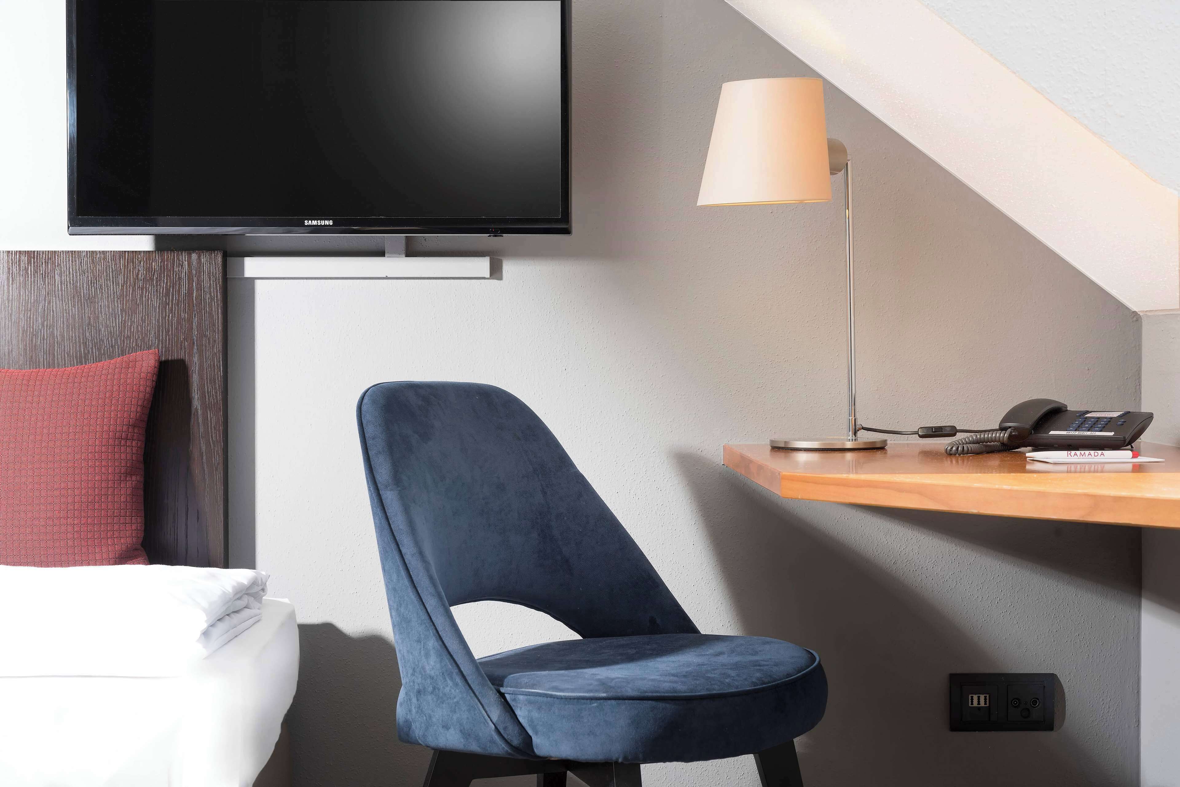 standard room, 1 single bed | hypo-allergenic bedding, desk, blackout curtains, soundproofing