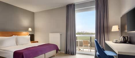 Standard Room, 1 Double Bed | Hypo-allergenic bedding, desk, blackout drapes, soundproofing