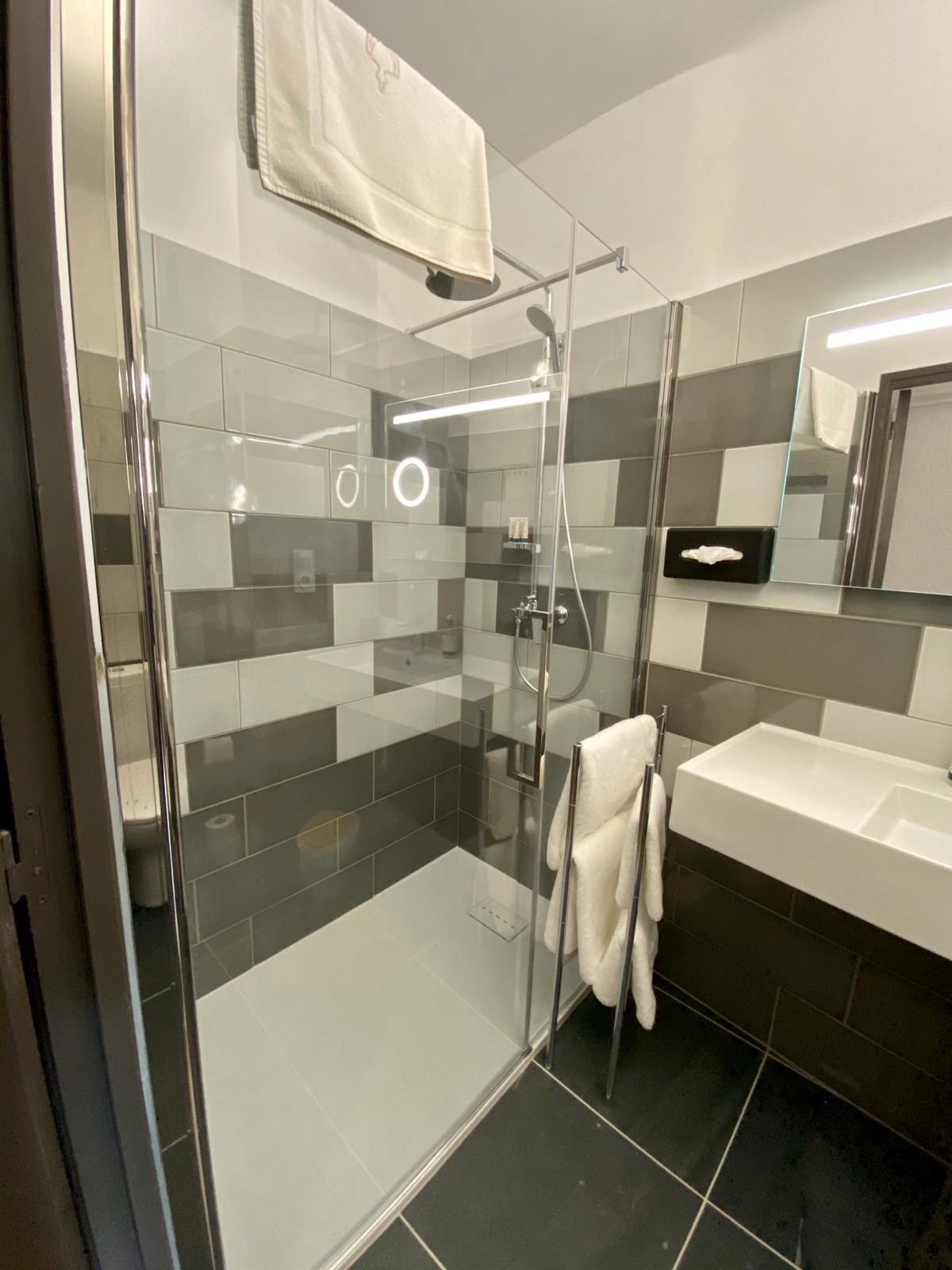 quadruple budget room | bathroom | free toiletries, hair dryer, towels