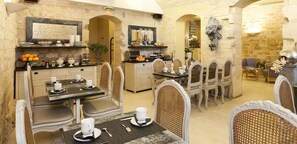 Desayuno buffet (EUR 19 por persona)