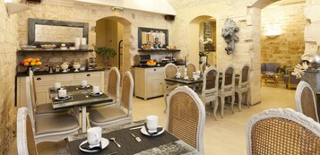 Dagelijks ontbijtbuffet (EUR 19 per persoon)