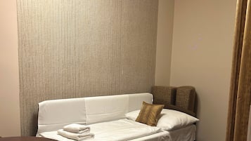 Deluxe Suite | Living area | Flat-screen TV