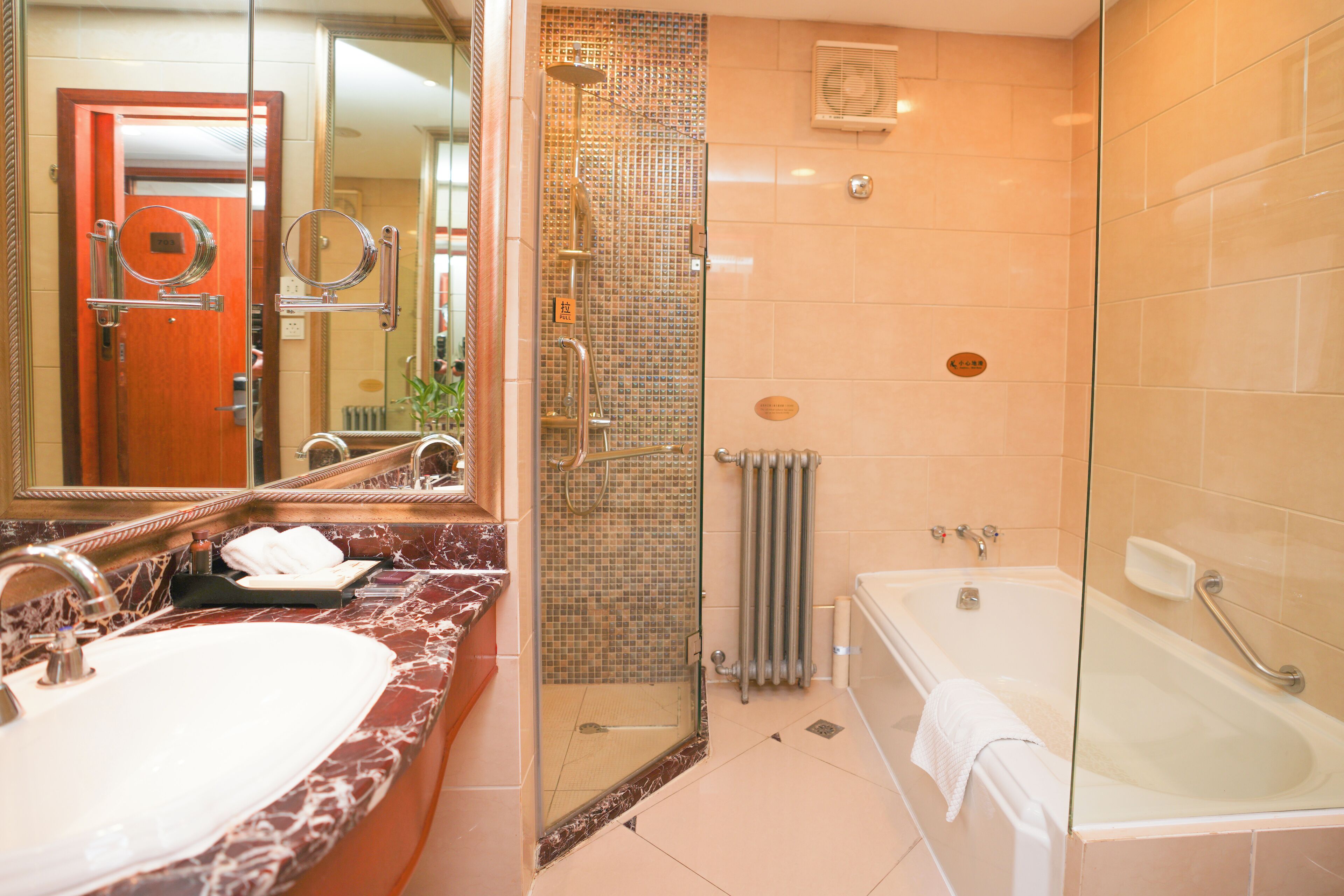 luxury room, 2 single beds, river view | bathroom | free toiletries, hair dryer, bathrobes, slippers