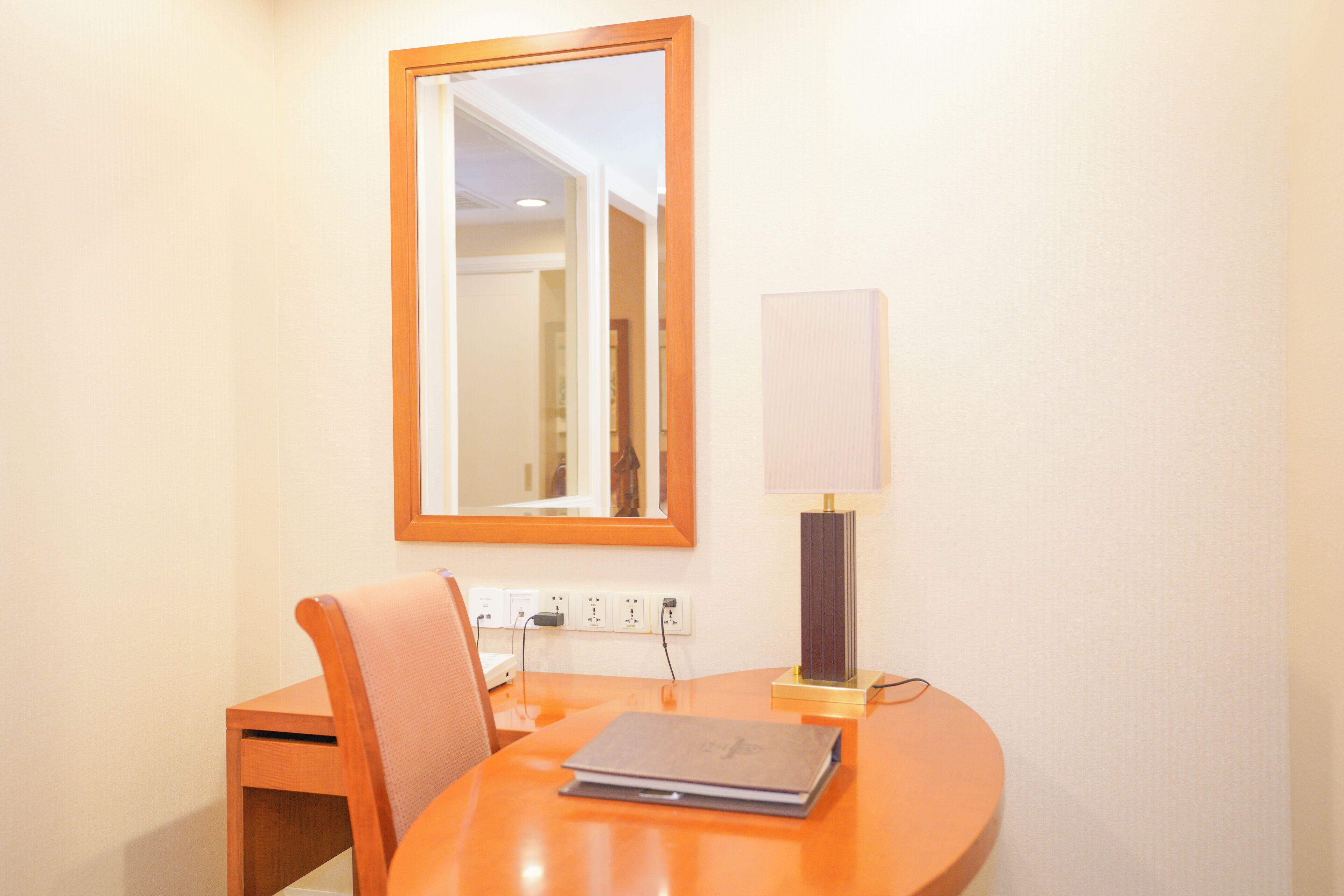 executive room, 1 king bed, city view | 1 bedroom, minibar, in-room safe, desk