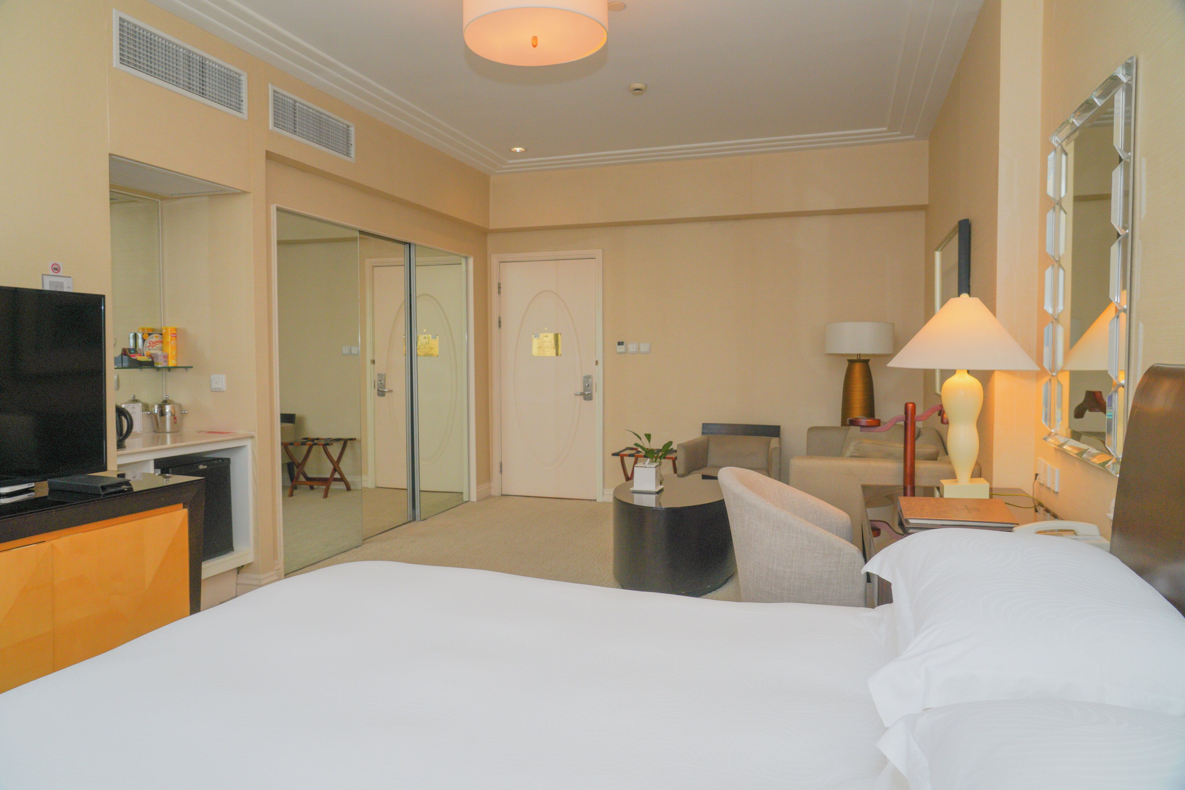 Photo - Broadway Mansions Hotel - On the bund