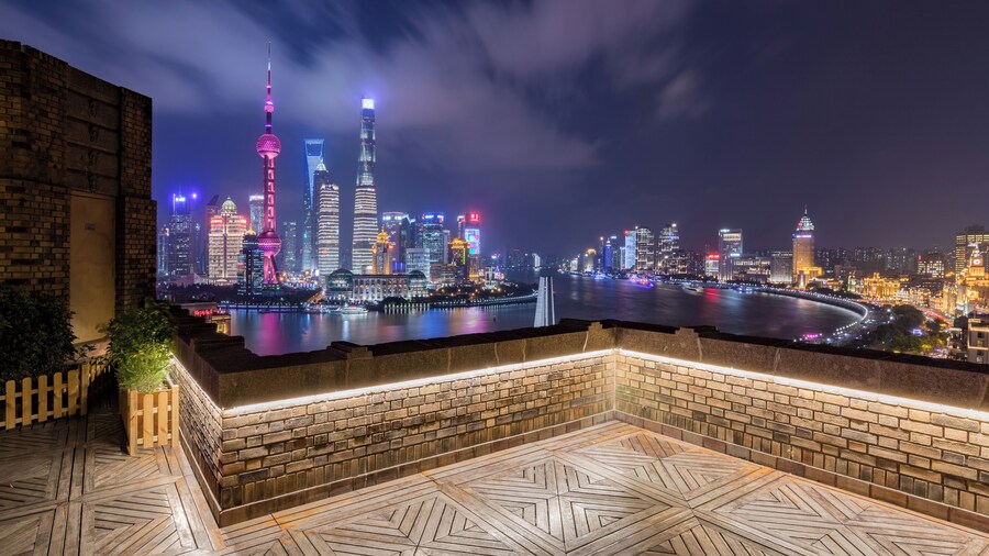 Broadway Mansions Hotel - On the Bund