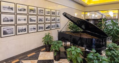 Broadway Mansions Hotel - On the Bund