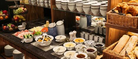 Daily buffet breakfast (EUR 25 per person)