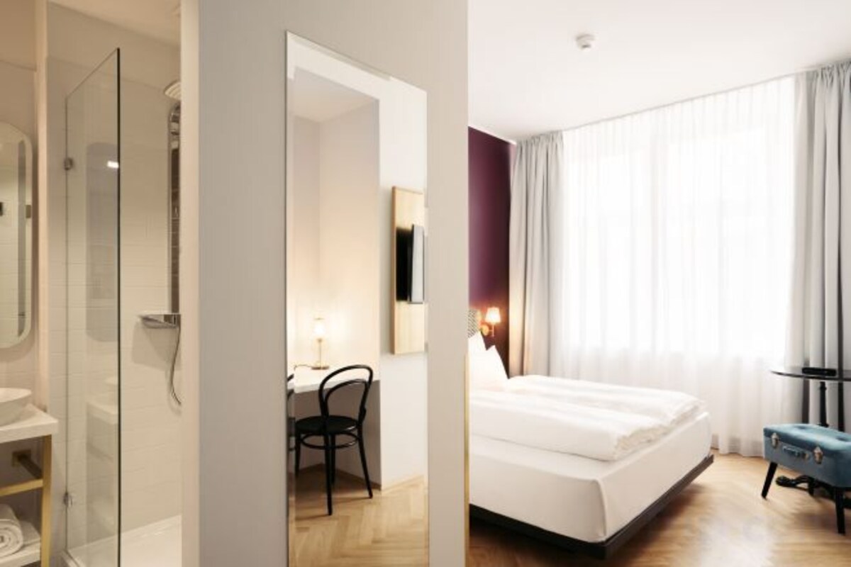 Smart Atrium Deluxe Room