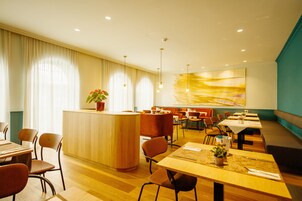 Café da manhã continental grátis todos os dias