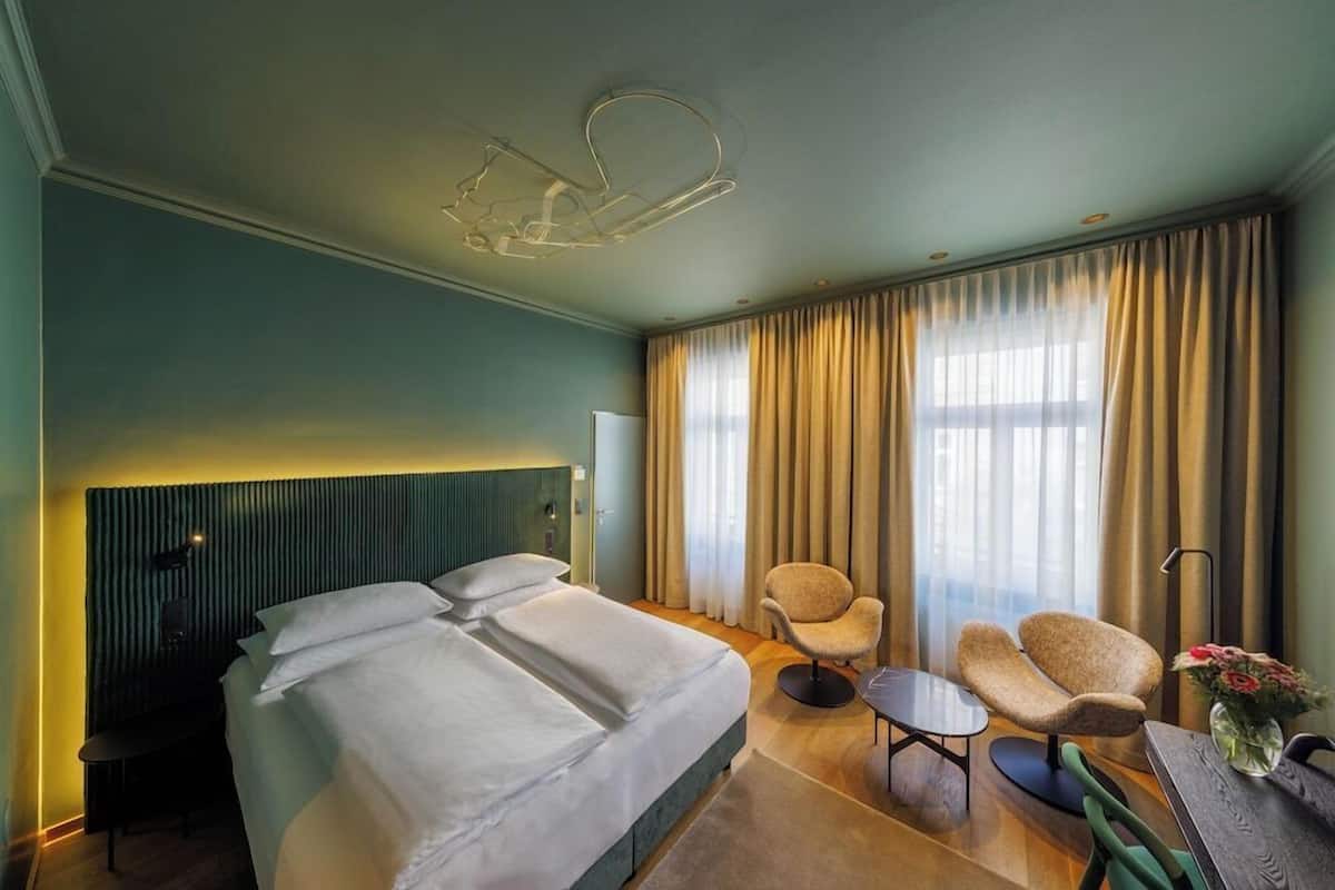 Literie hypoallergénique, minibar, coffres-forts dans les chambres
